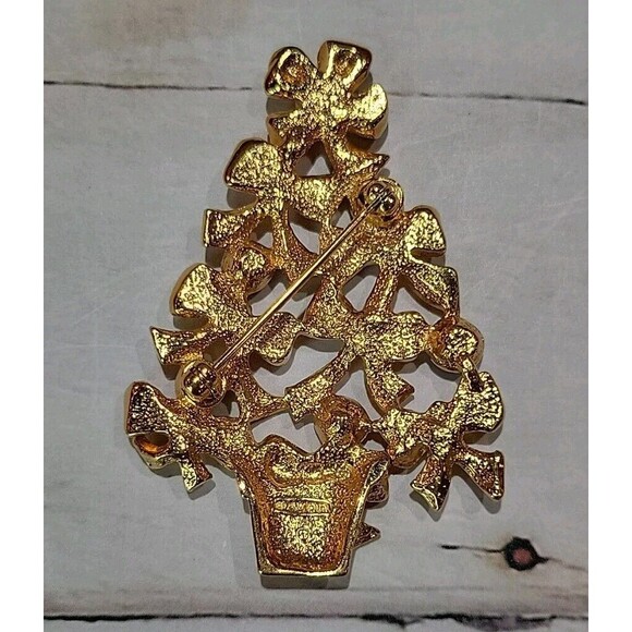 Avon Christmas Tree Brooch Pin Vintage Blue Purple AB Rhinestone Bow Gold Tone - Picture 6 of 8